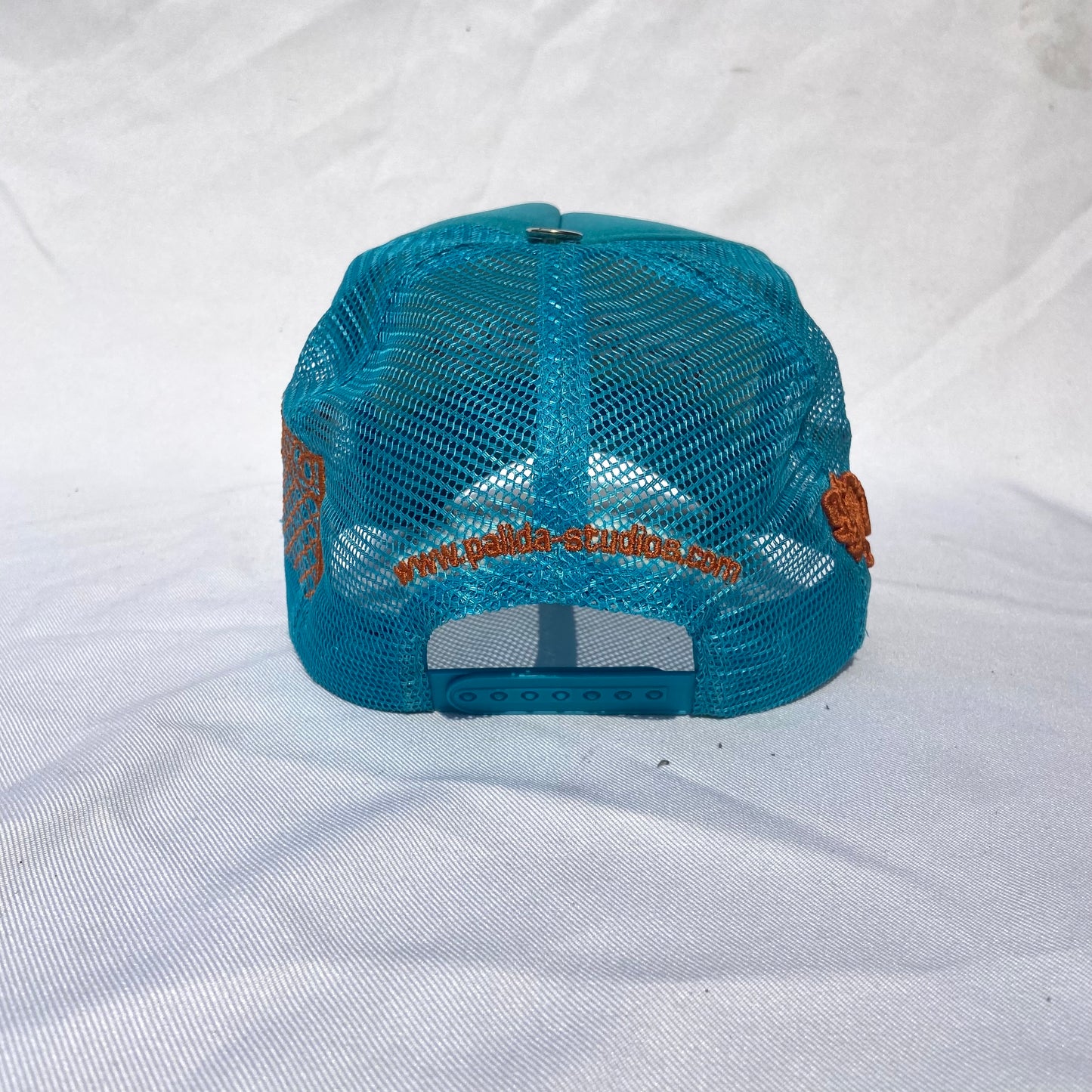 pālida® - SELF DeFENSE™ trucker hat