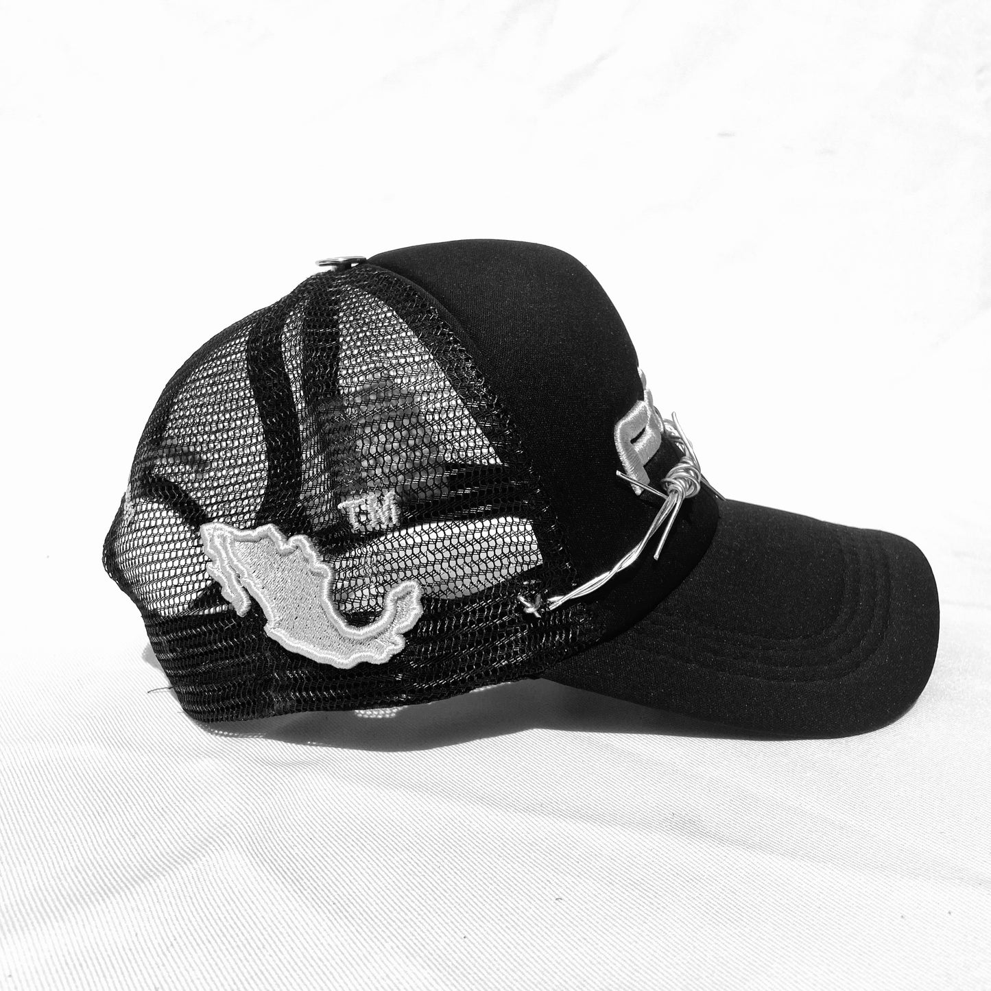 pālida® - SELF DeFENSE™ trucker hat