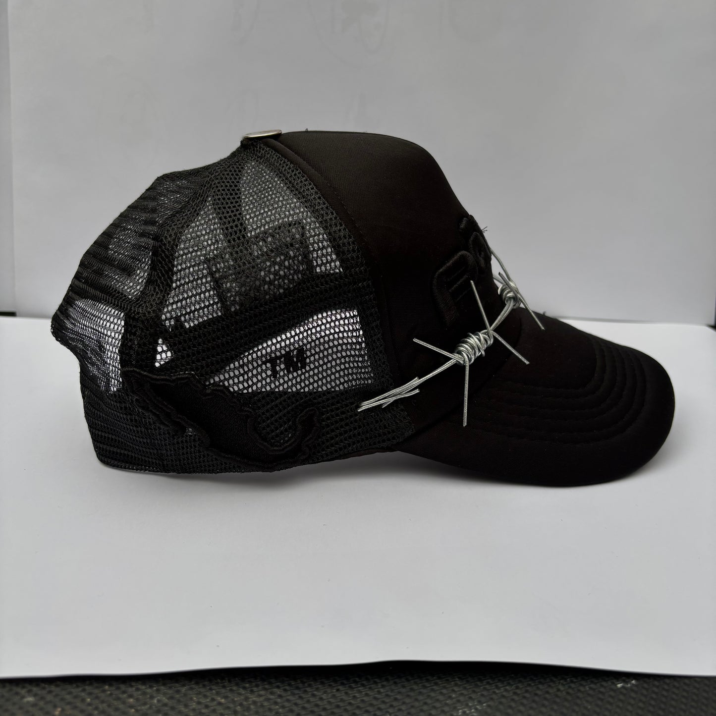 pālida® - SELF DeFENSE™ trucker hat